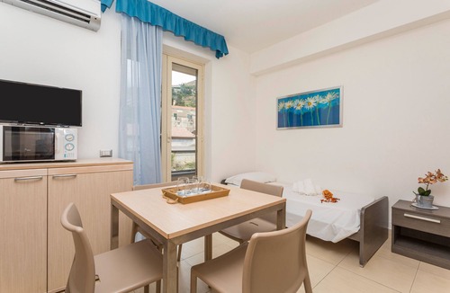 Villagonia Apartment | Apartment 'Secondo Piano 318/319' with Shared Terrace, Wi-Fi and Air Conditioning