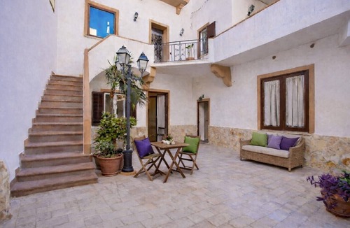 Marsala Apartment | Apartment 'Superior Il Cortiletto 21' with Shared Terrace, Wi-Fi and Air Conditioning