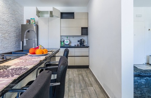 Tiche Apartment | Apartment 'Syria Luxury Apartment' with Private Terrace, Wi-Fi and Air Conditioning