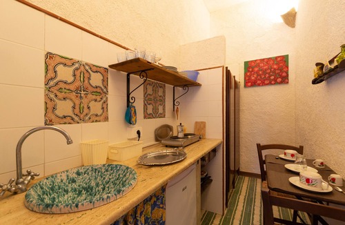 Porticalazzo Apartment | Apartment 'Tenuta Donna Vittoria - Bouganville' with Mountain View, Pool & Wi-Fi