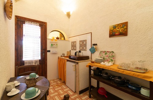 Porticalazzo Apartment | Apartment 'Tenuta Donna Vittoria - Mandarino' with Pool, 2 Terraces & Wi-Fi