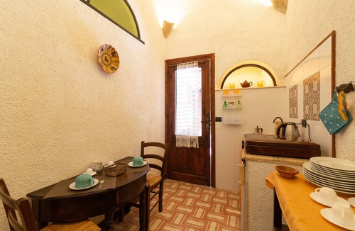 Porticalazzo Apartment | Apartment 'Tenuta Donna Vittoria - Mandarino' with Pool, 2 Terraces & Wi-Fi