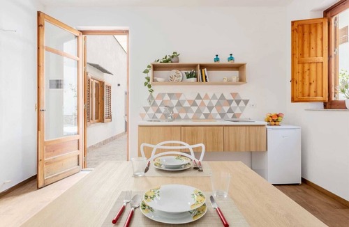 Palermo Apartment | Apartment 'Travel Rooms-Arenella Piano Terra 2' with Mountain View, Wi-Fi and Air Conditioning