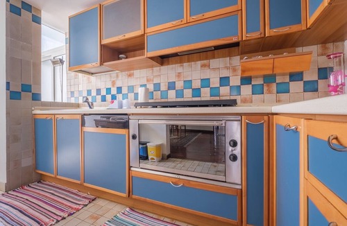 Reggio Calabria Apartment | Apartment 'Treviso 4' with Balcony and Air Conditioning