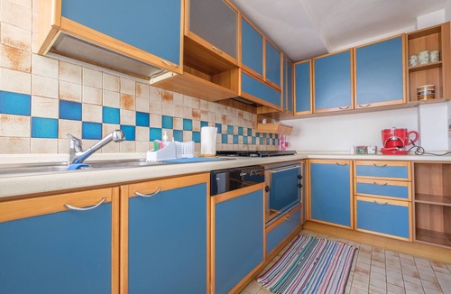 Reggio Calabria Apartment | Apartment 'Treviso 4' with Balcony and Air Conditioning