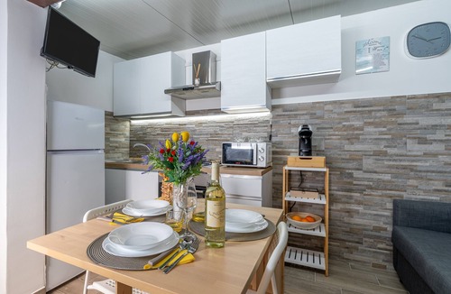 Agnone Bagni Apartment | Apartment 'Trifamiliare Garden - Sole' with Private Terrace, Wi-Fi and Air Conditioning