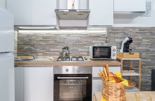 Agnone Bagni Apartment | Apartment 'Trifamiliare Garden - Sole' with Private Terrace, Wi-Fi and Air Conditioning