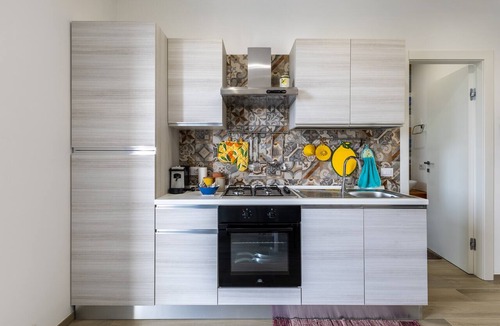 Ragusa Apartment | Apartment 'Ulivo' with Shared Terrace, Wi-Fi and Air Conditioning