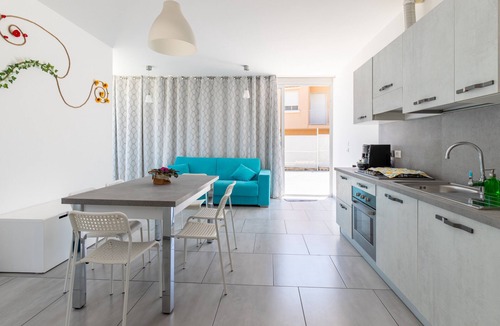 Marina di Ragusa Apartment | Apartment "Villa Vani - Appartamento 1" with Sea View, Pool, Terrace & Wi-Fi