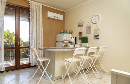 Pedara Apartment | Apartment 'Villa Romano' with Sea View, Wi-Fi and Air Conditioning