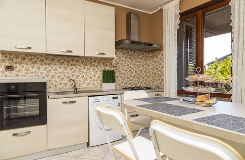 Pedara Apartment | Apartment 'Villa Romano' with Sea View, Wi-Fi and Air Conditioning