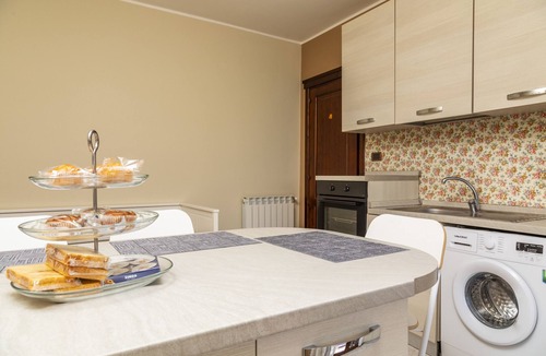 Pedara Apartment | Apartment 'Villa Romano' with Sea View, Wi-Fi and Air Conditioning