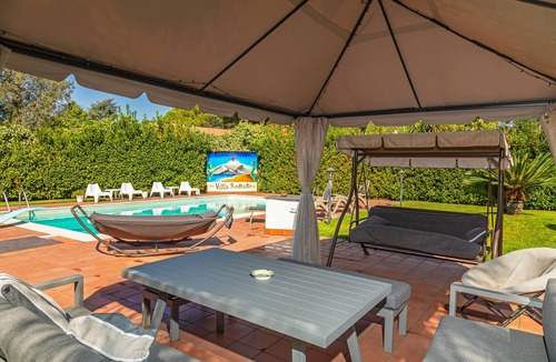 Pedara Apartment | Apartment 'Villa Romano' with Sea View, Wi-Fi and Air Conditioning