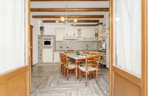 Mondello Apartment | Apartment 'Villa Mutolo' with Mountain View, Wi-Fi and Air Conditioning
