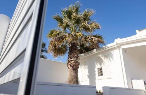 Tre Fontane Apartment | Apartment Wohnung 'Weiße Villa al Mare by Interhome