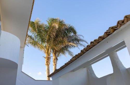 Tre Fontane Apartment | Apartment Wohnung 'Weiße Villa al Mare by Interhome