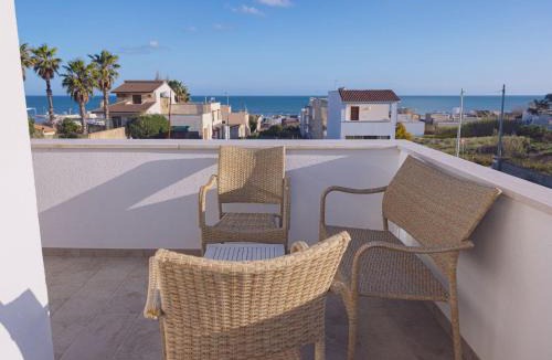 Tre Fontane Apartment | Apartment Wohnung 'Weiße Villa al Mare by Interhome