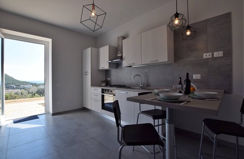 Castellabate Villa | App.to Jasmine, sea view 450 meters, with equipped garden.