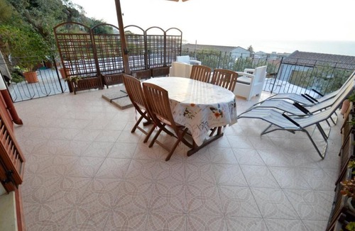 Cefalu Apartment | APPARTAMENTO: “AMETISTA”