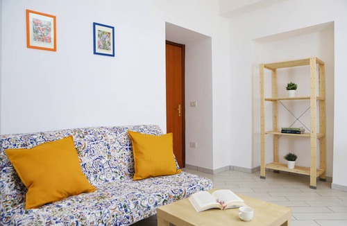 Chiaia Apartment | Appartamento con giardino a Mergellina
