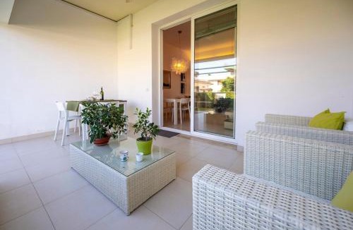 Avola Apartment | Appartamento in villa-giardino-50 m dal mare