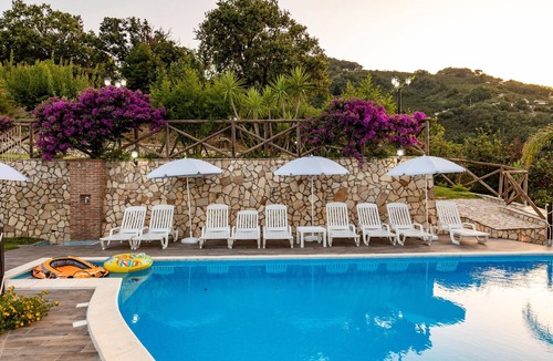 Sant'Angelo di Brolo Apartment | 'Arcaloro Resort Infinito' Room with Mountain View and Hot Tub