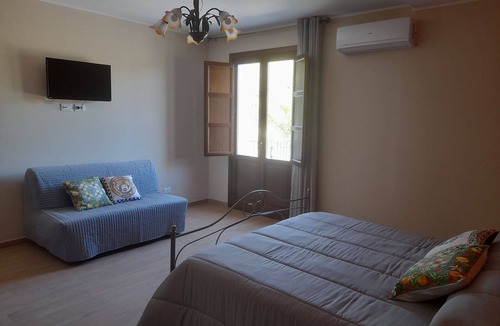 Calatabiano House | Arcobaleno dell'Etna - Family Room with terrace and sea-Etna view