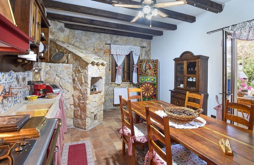 Rosolini House | Are you dreaming of a luxurious, sunny vacation with comfort and tranquility? Then this lovely vacat