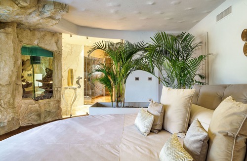 Mazzaro Hotel | Atlantis Bay - The Leading Hotel of the World