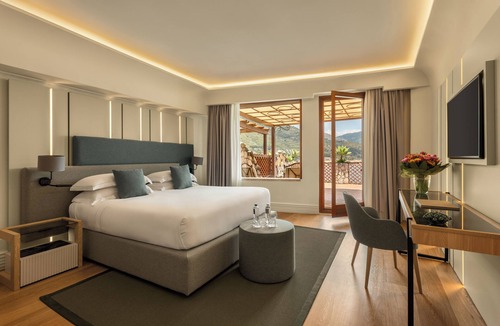 Mazzaro Hotel | Atlantis Bay - The Leading Hotel of the World