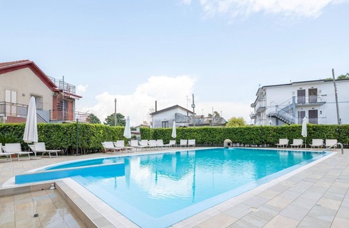 Laura House | Atmospheric Apartment in Paestum with Swimming Pool