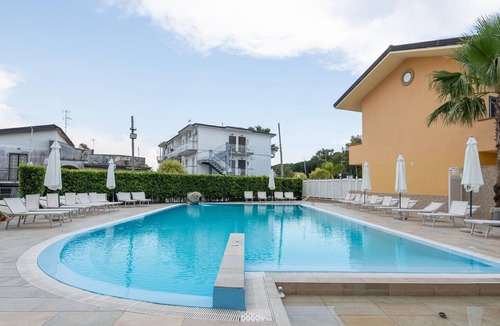 Laura House | Atmospheric Apartment in Paestum with Swimming Pool