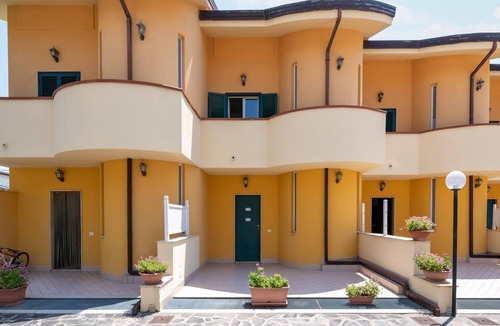 Laura House | Atmospheric Apartment in Paestum with Swimming Pool