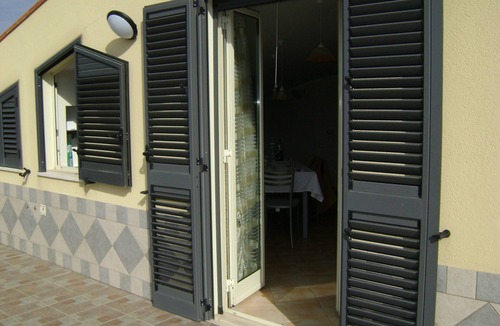 Spadafora Apartment | Attic apartment directly by the sea with large terrace incl. air conditioning