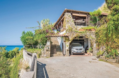 Costa dei Monaci House | Awesome home in Parghelia VV