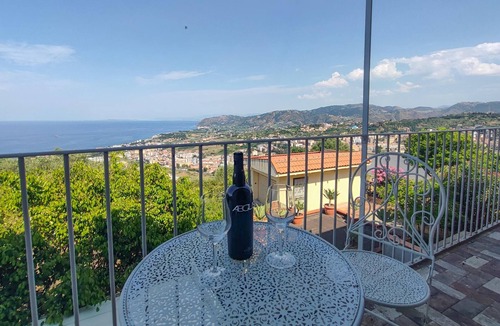 Sorrentini House | Awesome home in Patti with WiFi
