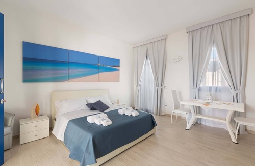 La Strea House | B&B Dreams and Delights - Familiare Street View