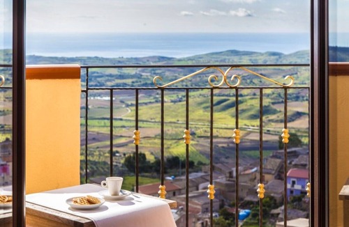 Agrigento House | B&B MonteMare-Apartment on the 2nd floor for 12 people