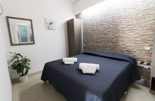 Gasponi Bed & Breakfast | B&B room with swimming pool