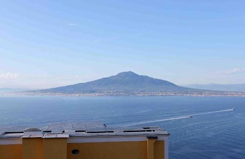 Monte Chiaro Apartment | Balcone sul Vesuvio