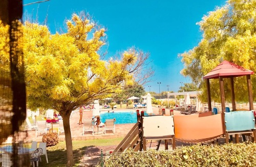 Syracuse House | Barbera house with swimming pool and tennis courts