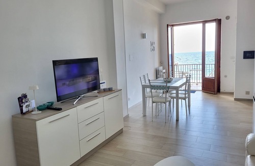 Cannittello House | Beach house over the sand with an amazing view of Sicily