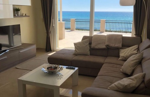 Fontane Bianche House | Beach house/villa in Fontane Bianche, Syracuse, directly by the sea with Jacuzzi