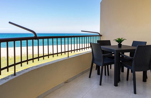 Marina di Strongoli Apartment | Beachfront suite in your relax oasis