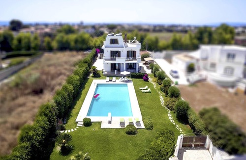 Carrozziere Villa | Beachfront Syracuse Villa | 5 Bedrooms | Villa Maddocazzo | Spectacular Sea View
