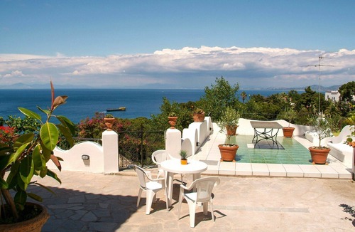 Casamicciola Terme Villa | Beautiful apartment in villa for 2 people with WIFI, TV, patio and parking