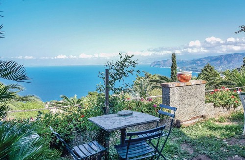 Gioiosa Marea Apartment | Beautiful apartment in Gioiosa Marea ME