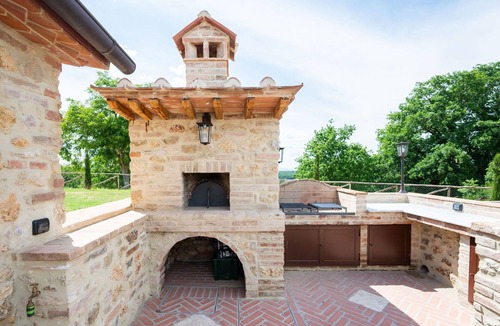 Monteriggioni Apartment | Beautiful apartment for 2 people with A/C, pool, WIFI, TV and pets allowed, close to Siena