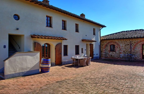 Castelnuovo Berardenga Apartment | Beautiful apartment for 2 people with pool, A/C, TV and panoramic view, close to Siena