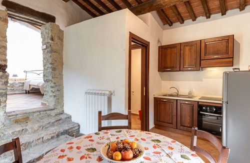 Arcidosso House | Beautiful apartment in villa for 2 people with patio and pets allowed